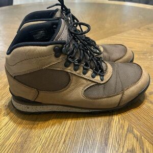 Danner Trekking Jag Waterproof Leather Hiking Boots Sandy Taupe Mens - 7.5